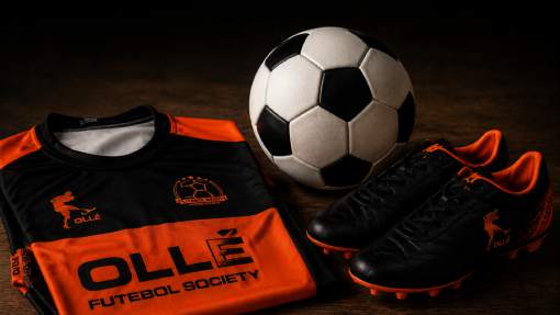 Chuteira, bola e uniforme do Ollé
